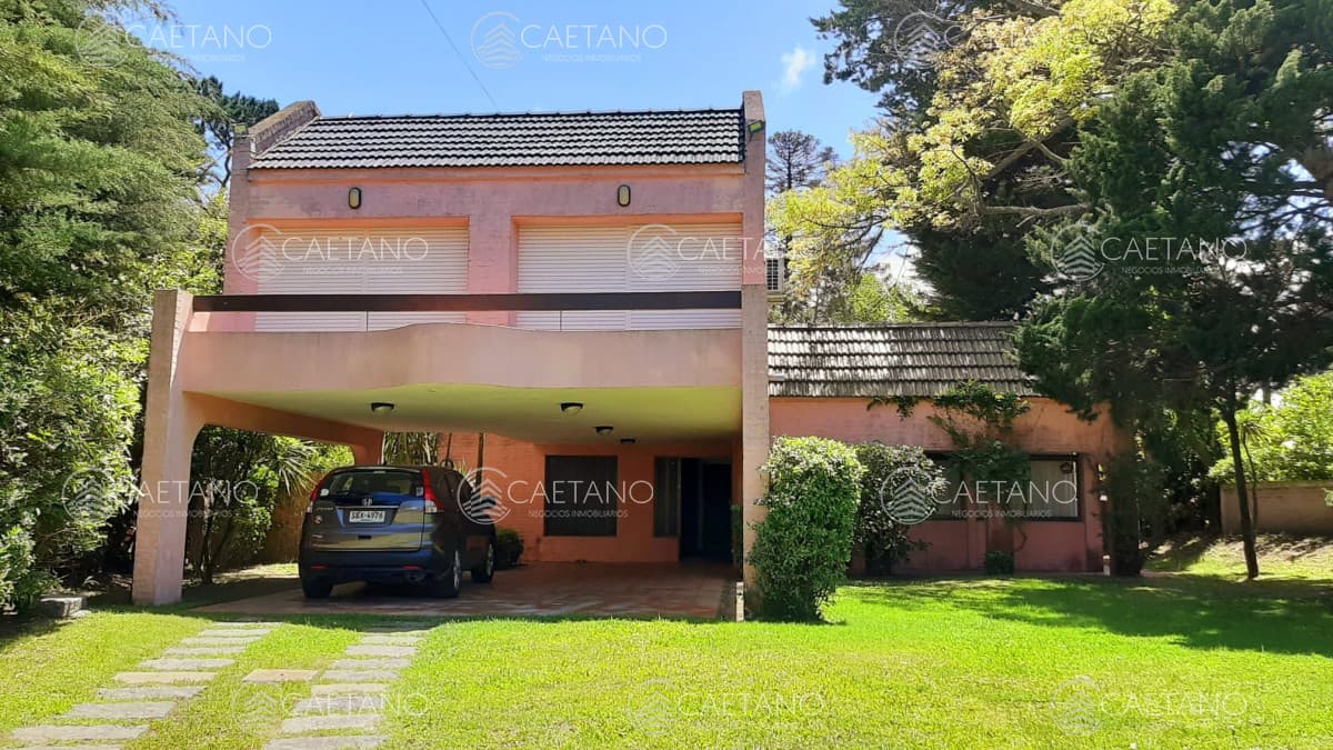Alquiler Temporal Casa - 4 Dormitorios + servicio - Playa Mansa Punta Del Este