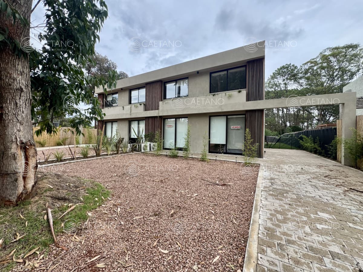 Venta casa 5 dormitorios. Solanas, Punta ballena.