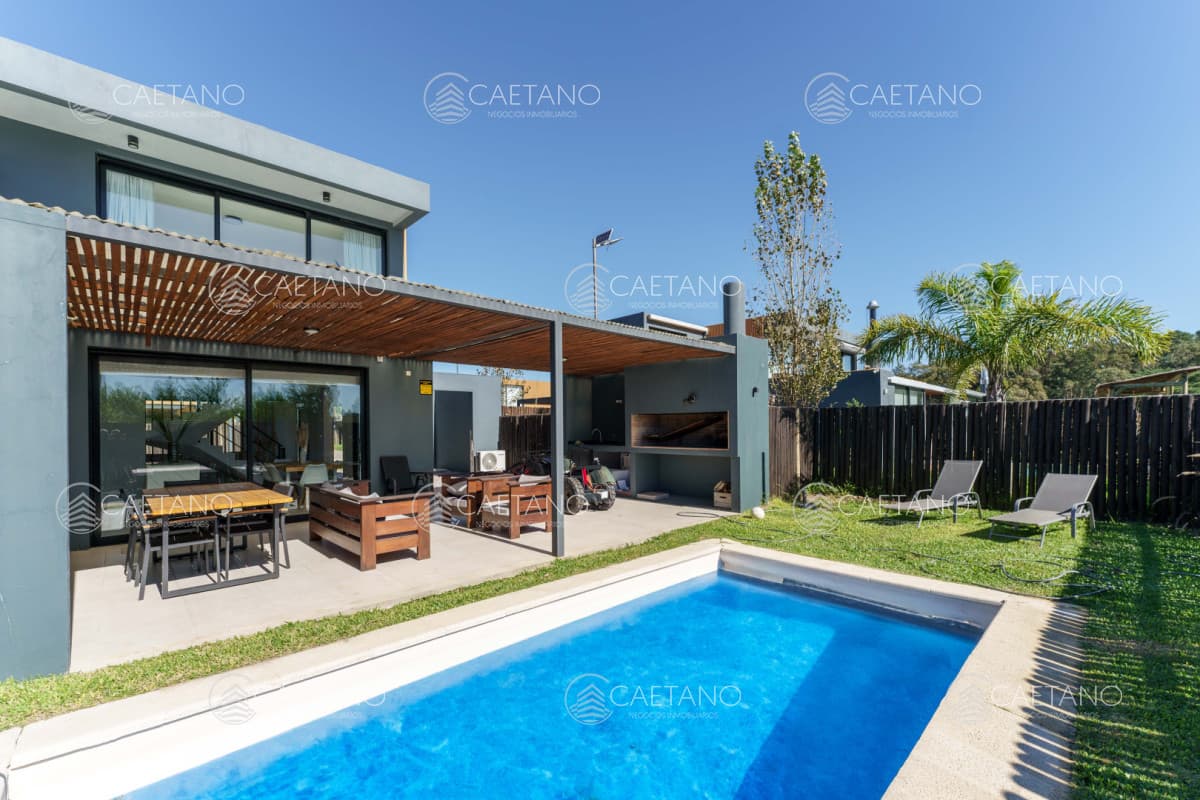 Venta de Casa 3 Dorm. 3 Baños en Punta Ballena Maldonado — foto 3