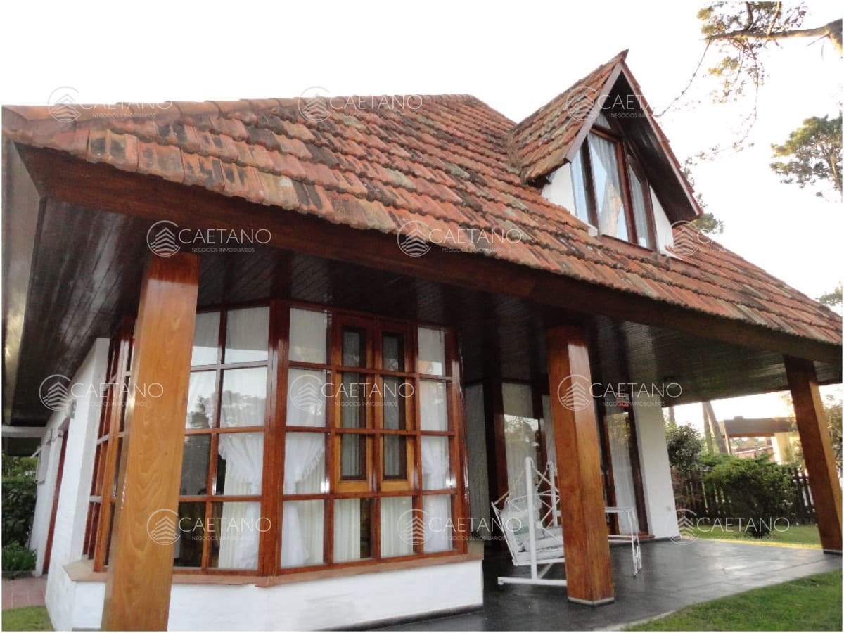 En alquiler.. amplia casa con capacidad para 10 personas.