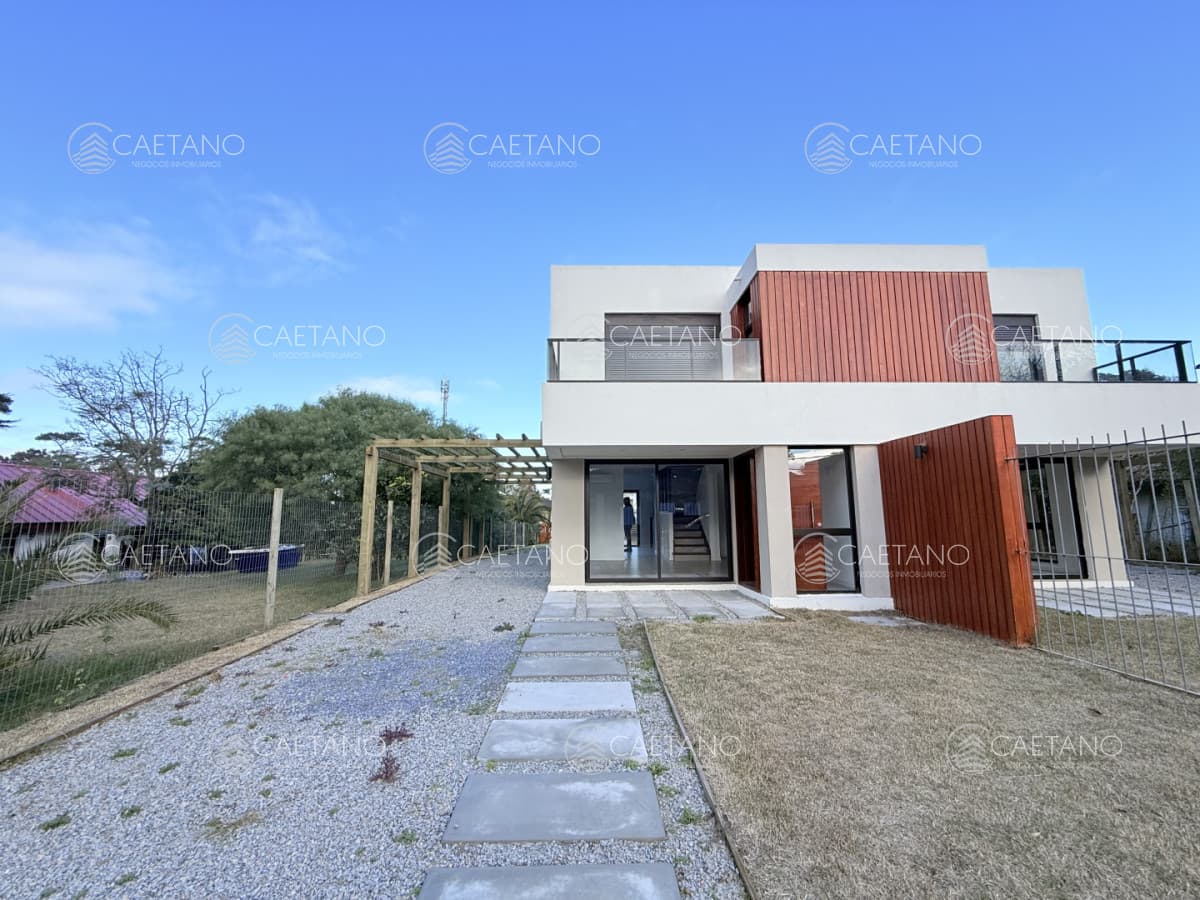 Venta casa PH 3 dormitorios - Pinares