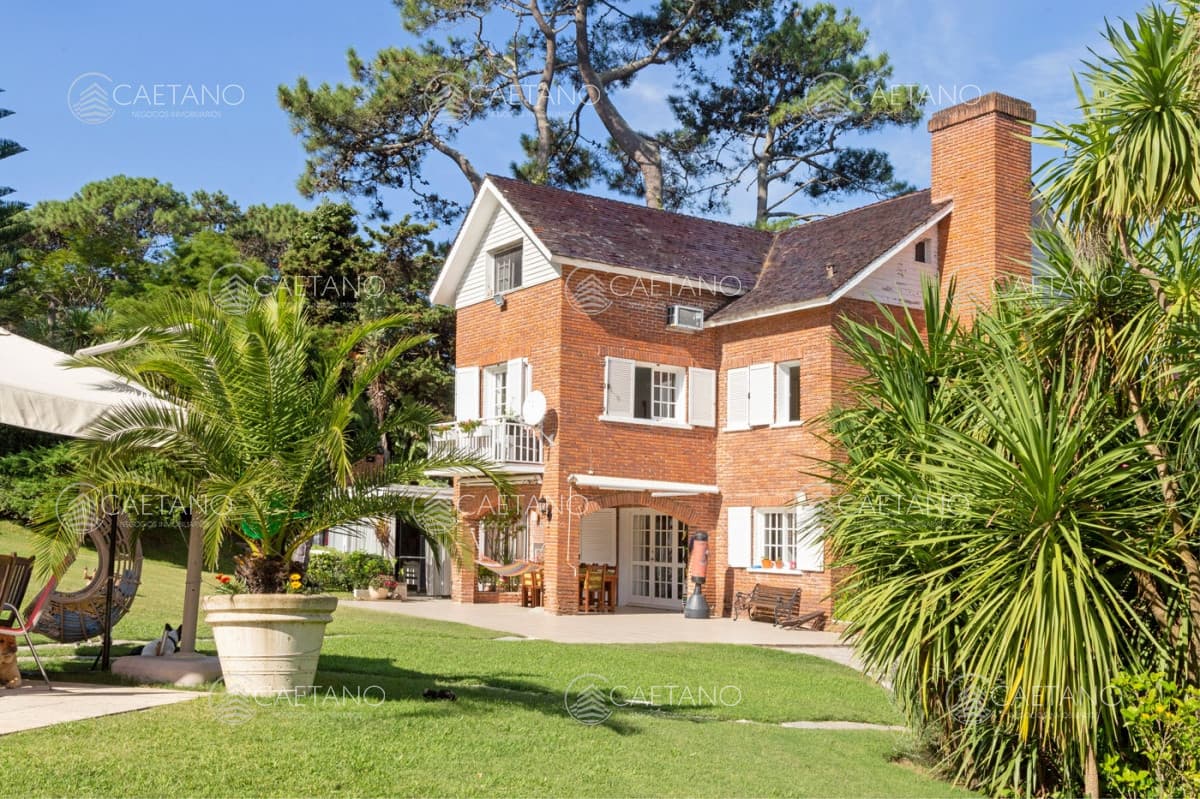 Casa 6 dormitorios playa mansa Punta del Este — foto 3