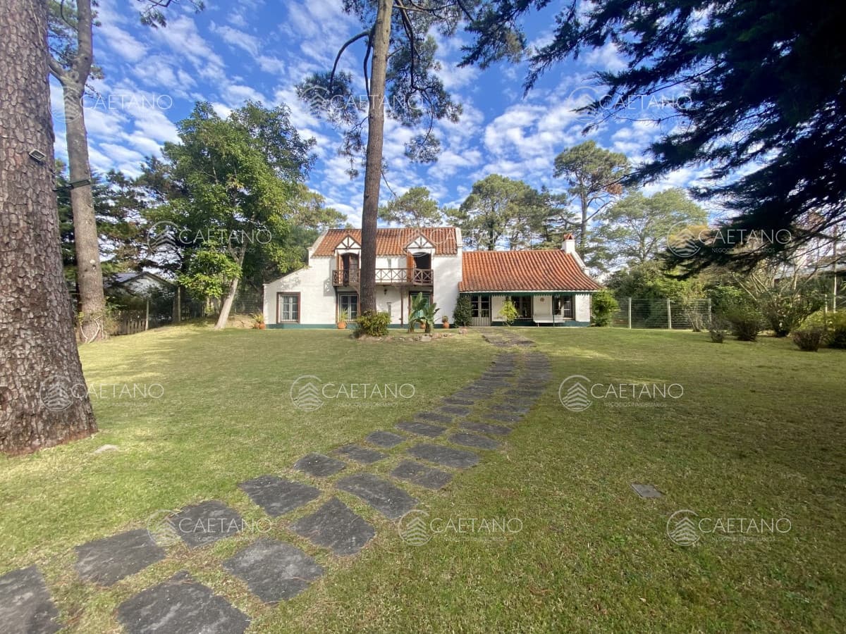 Venta casa 4 dormitorios playa mansa Punta del Este