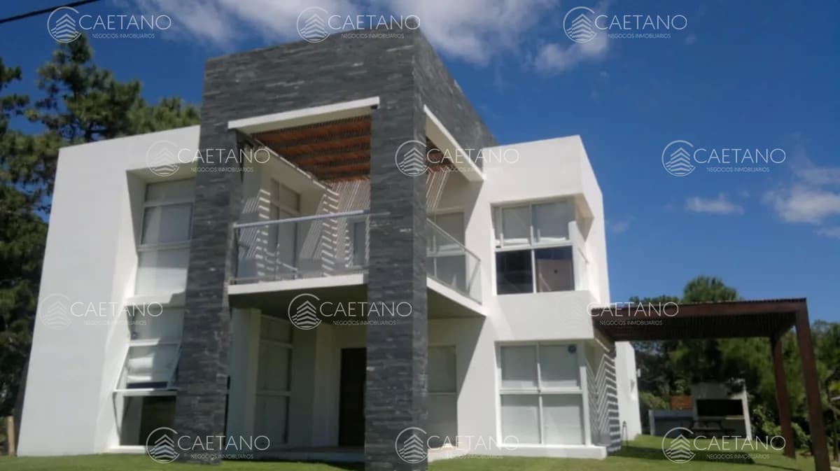 Hermosa casa minimalista de dos plantas! — foto 2