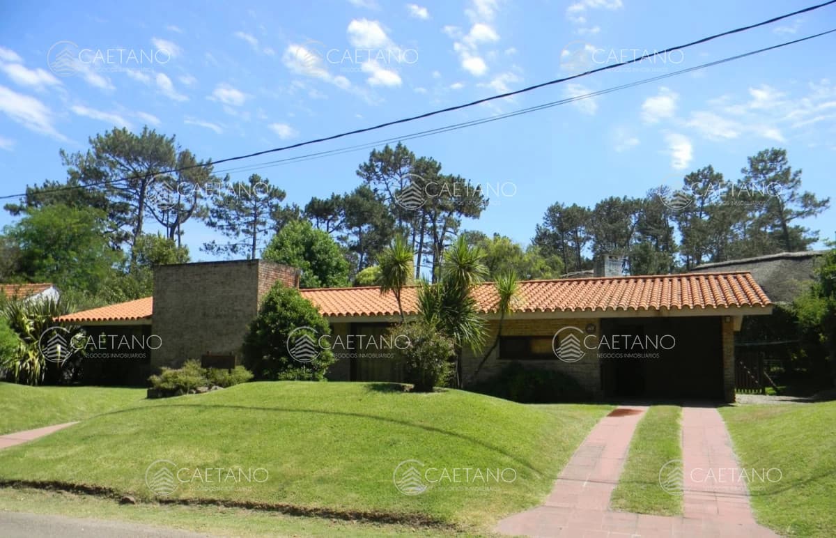 Alquiler anual espectacular casa Punta del este 4 dormitorios