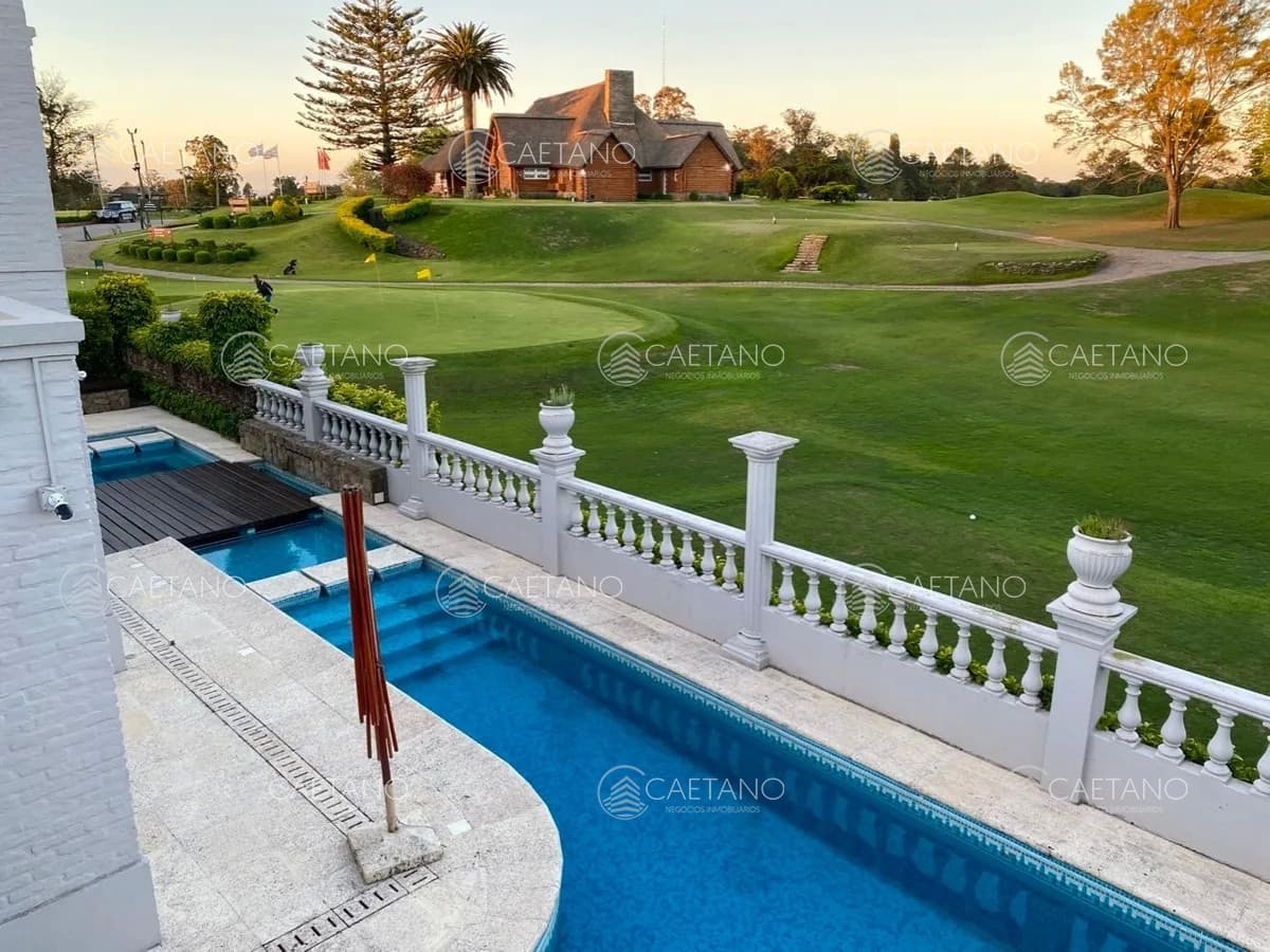 Increible casa de dos plantas en Golf