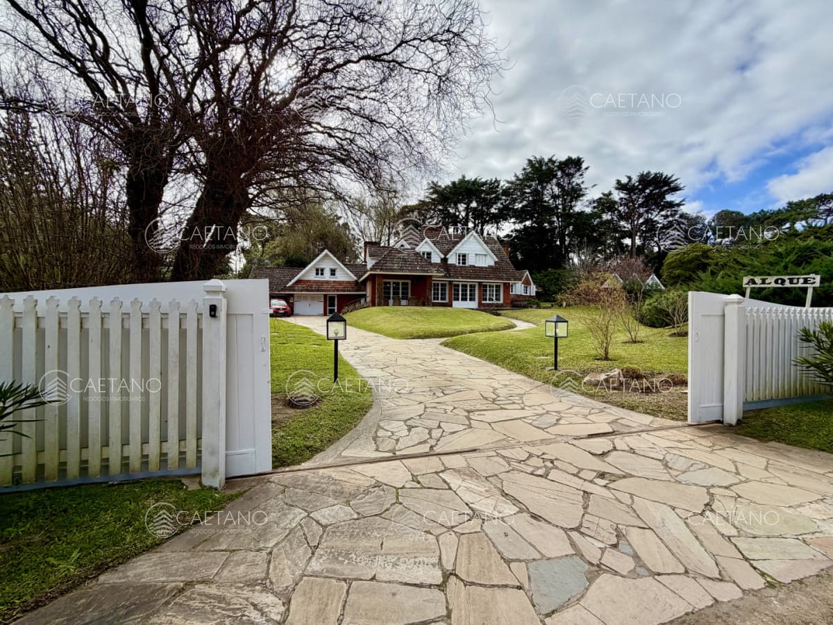 VENTA Casa en Golf - Punta del Este, a pasos del mar