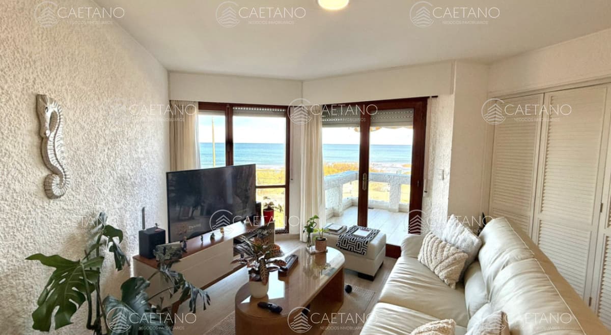 Venta de apartamento primera línea playa mansa