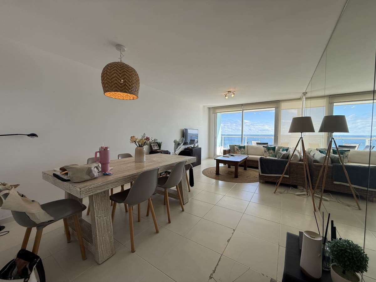 Apartamento en venta 2 dormitorios Playa Mansa, Punta del Este.