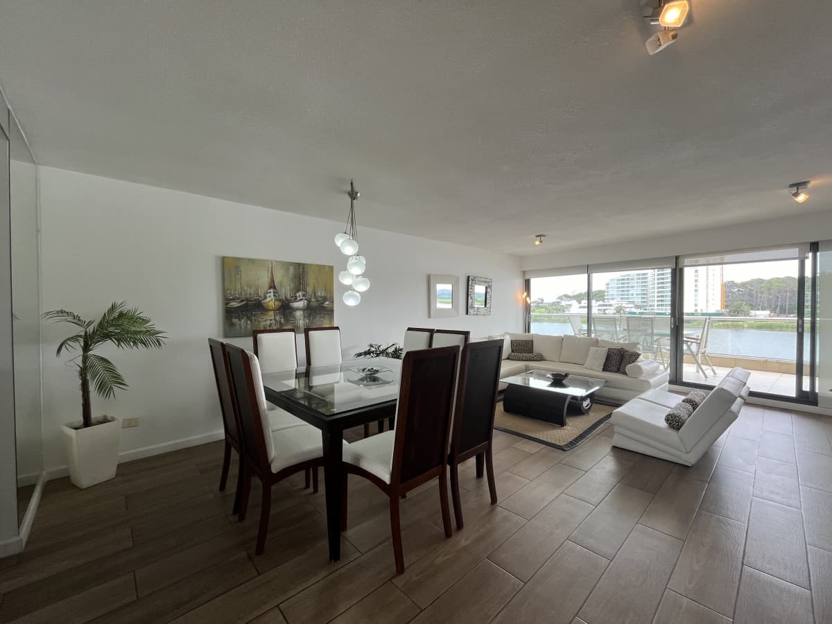 Apartamento en venta 3 dormitorios en la Mansa.
