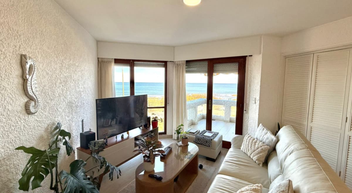 Venta de apartamento primera línea playa mansa