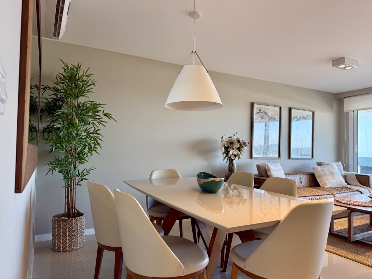 Apartamento en Venta en Edificio HORIZONTE Primera línea sobre Playa Mansa, Parada 20