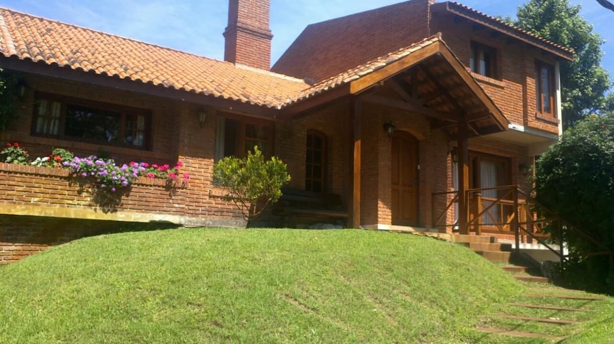 LINDA CASA EN ZONA DE RINCONADA DE PUNTA BALLENA,