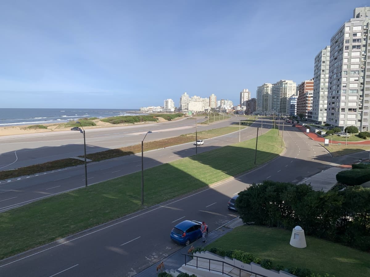 Apto. en Primera Fila frente al Mar!!
