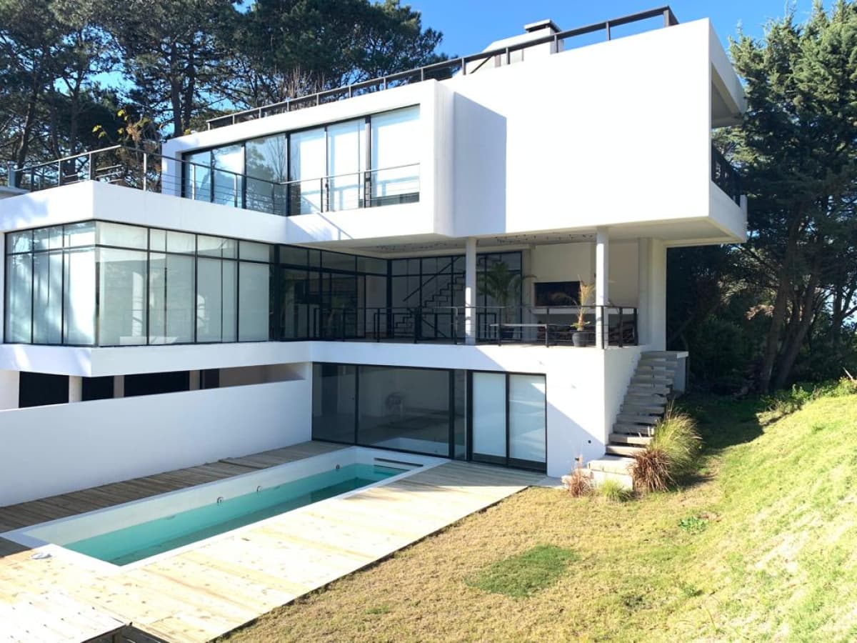 Casa en Montoya, 4 Dormitorios y 4 Baños, Parrillero y Piscina
