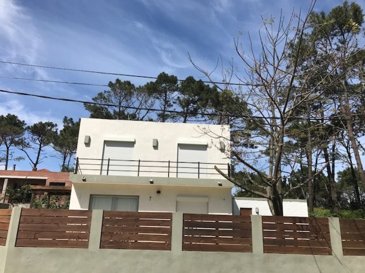 Casa en Montoya de 4 dormitorios en alquiler.