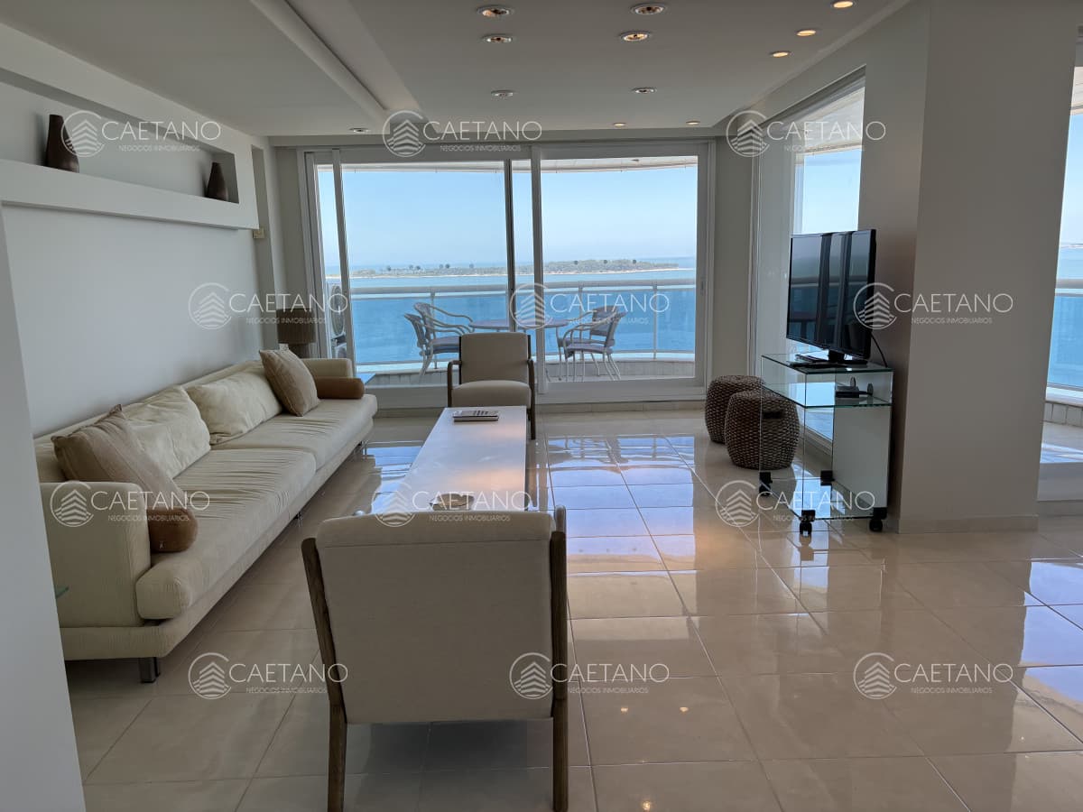 venta MILLENIUM TOWER mansa frente al mar tres suites y dependencias
