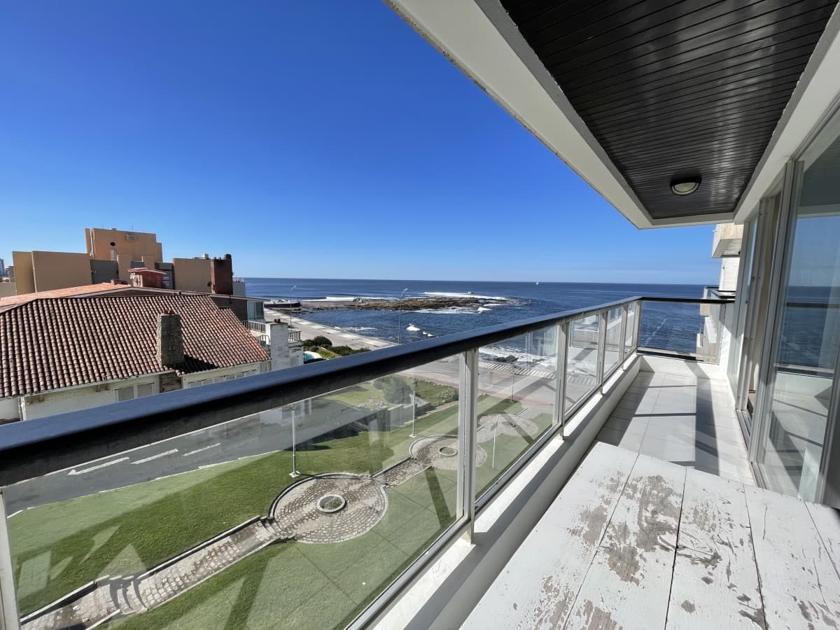 Apartamento vista al mar en venta 2 dormitorios Punta del Este