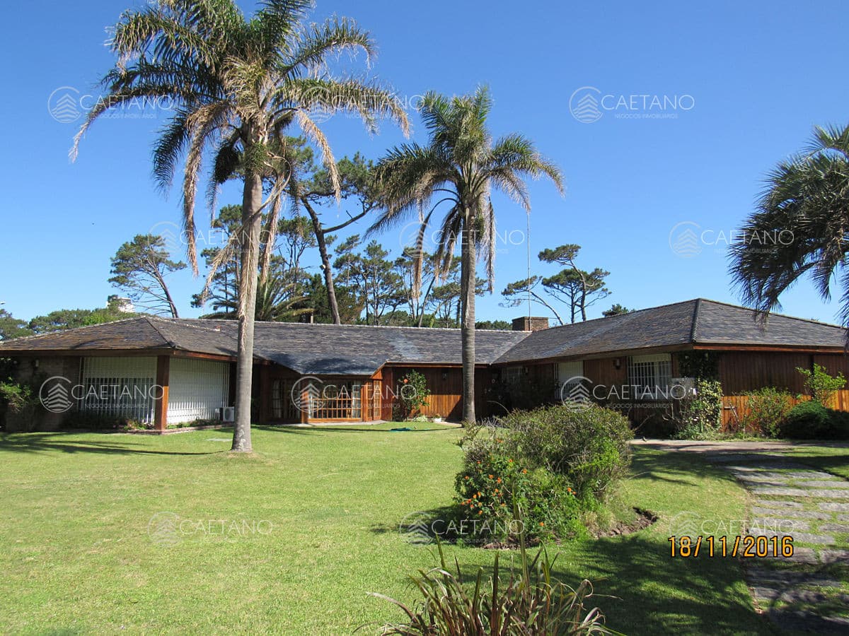 Gran casa a metros del mar espacios generosos y excelente construcción