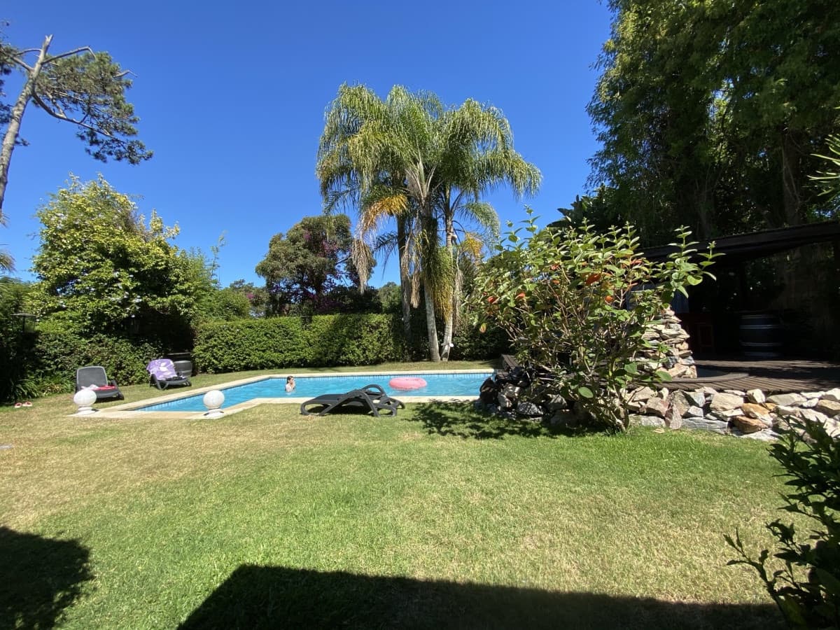 Casa en Mansa 4 dormitorios piscina parrillero