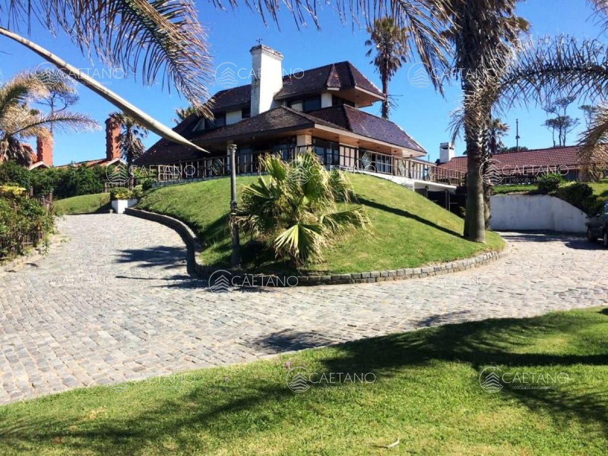 Espectacular casa en venta Playa Mansa