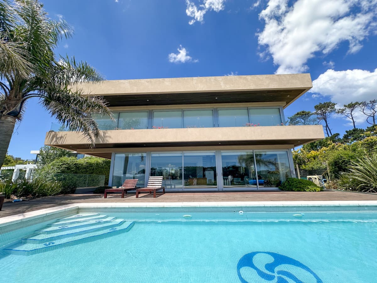 Casa en venta con 4 dormitorios frente a Laguna del Diario, Punta del Este, Maldonado
