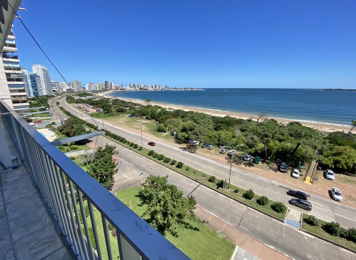 Impactante planta en primera fila con toda la vista de la bahía.