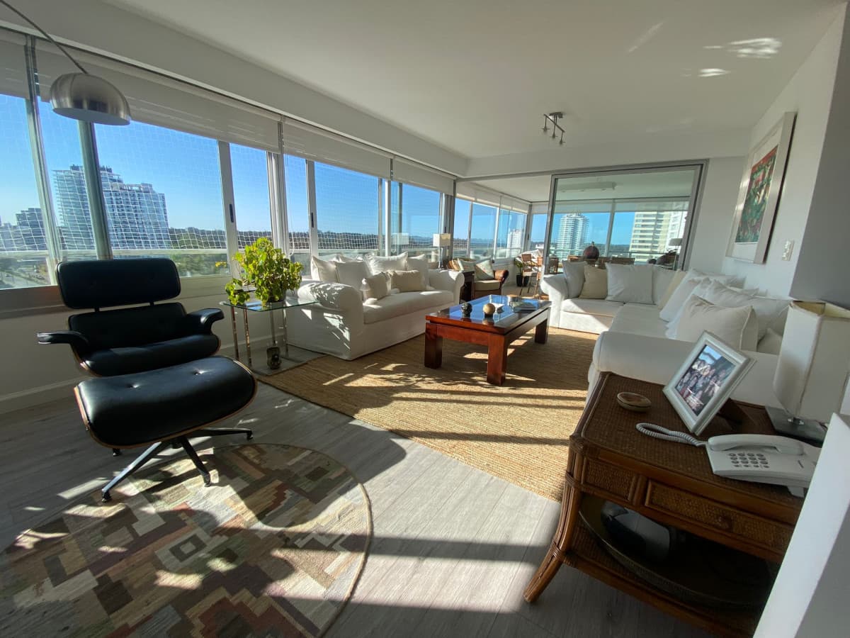 Apartamento en alquiler playa brava, frente al mar!