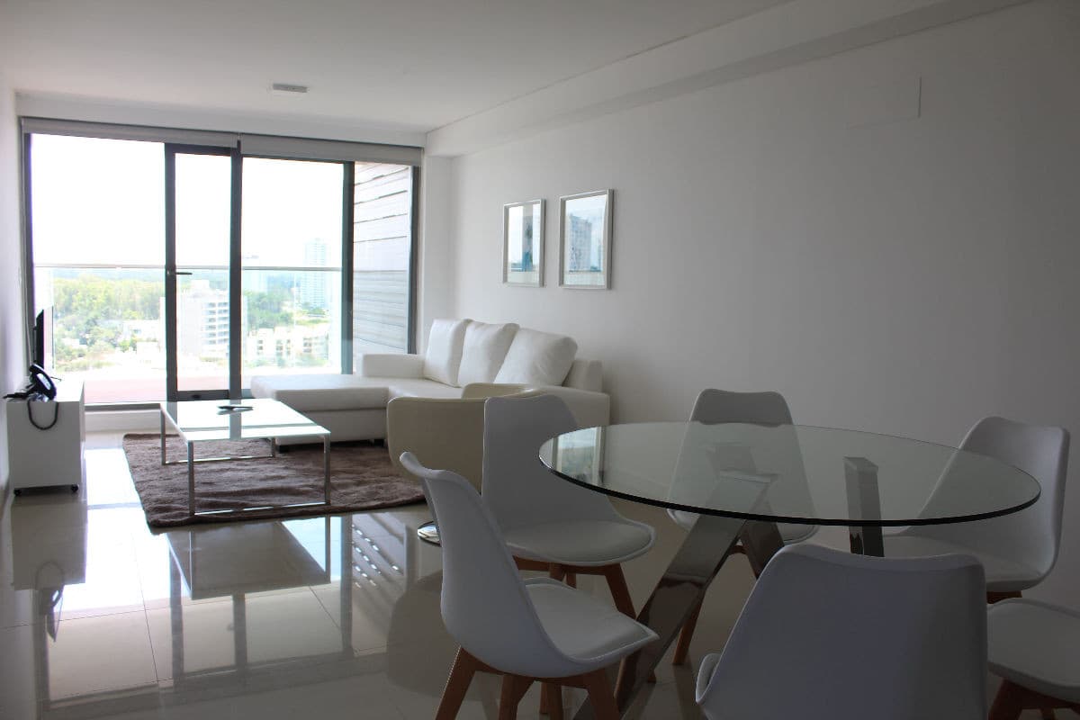 Apto 2 dorm, 2 baños y balcón
