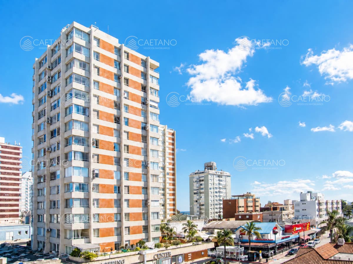 Vende y alquila apartamento de 2 dormitorios en Peninsula, Punta del Este
