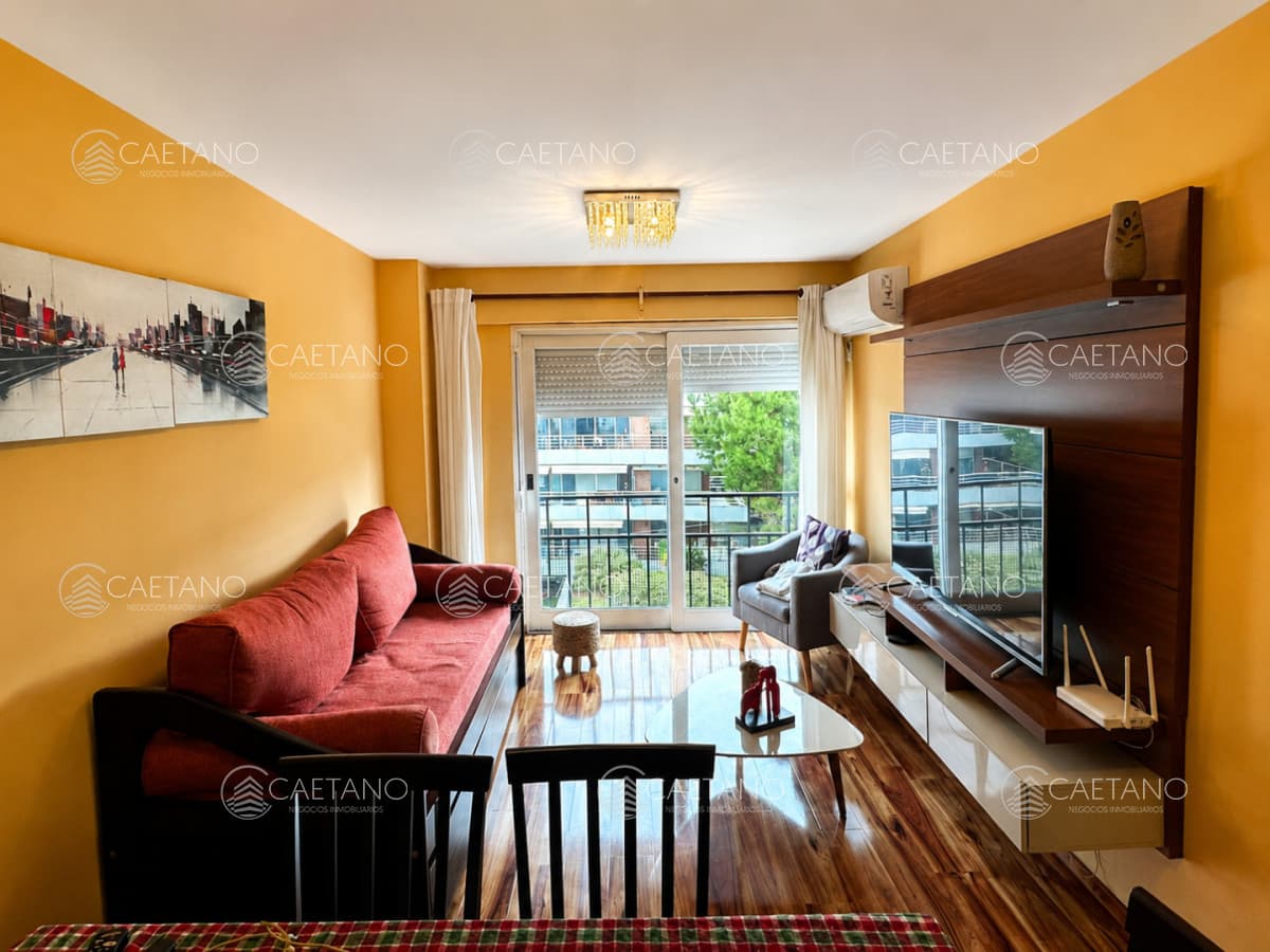 For annual rent, spectacular 1 bedroom apartment just meters from the sea in Punta del Este