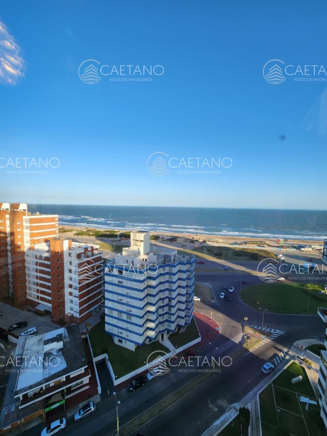 Apartamento en venta frente al mar, 3 dormitorios. Parquemar Center