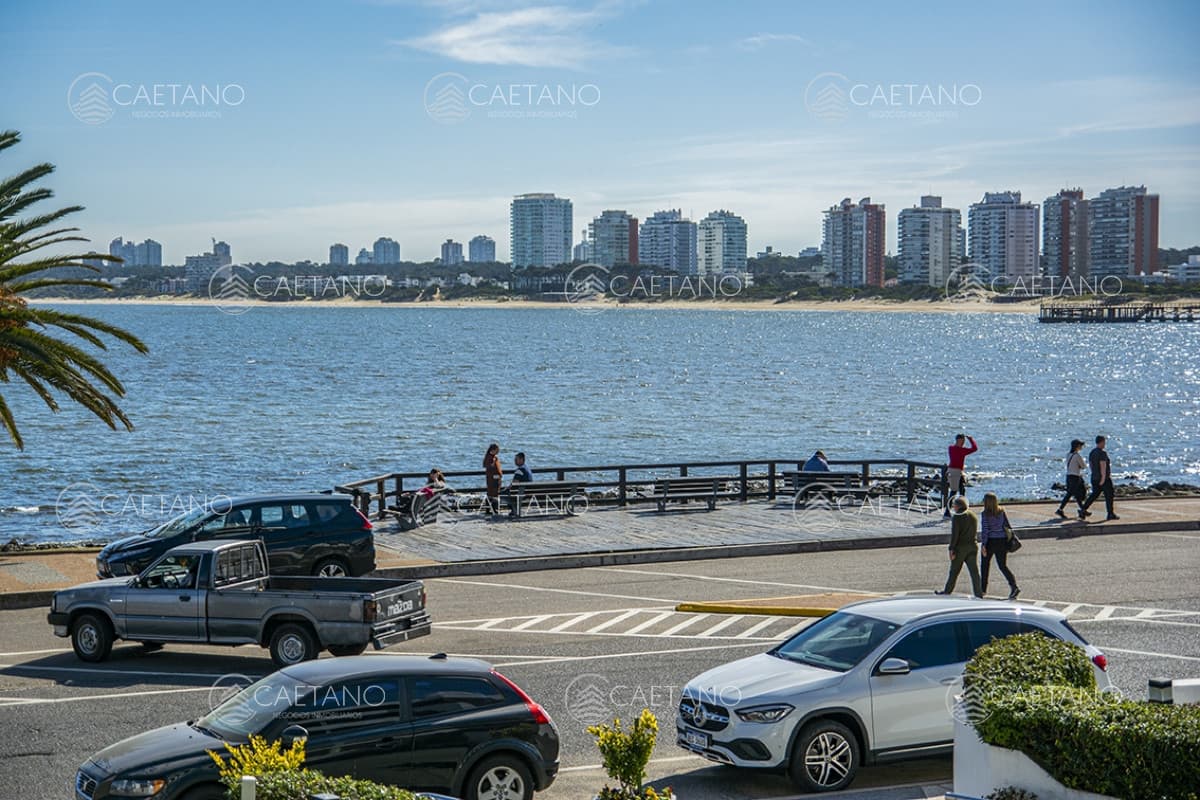 Departamento de 4 dormitorios en venta, con vista al mar en zona puerto. Amarras del Sol
