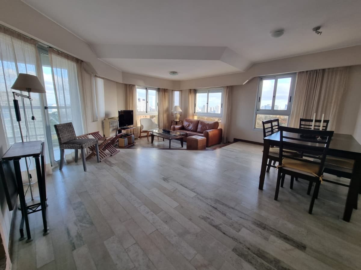 Vende espectacular apartamento de 3 dormitorios en Punta del Este
