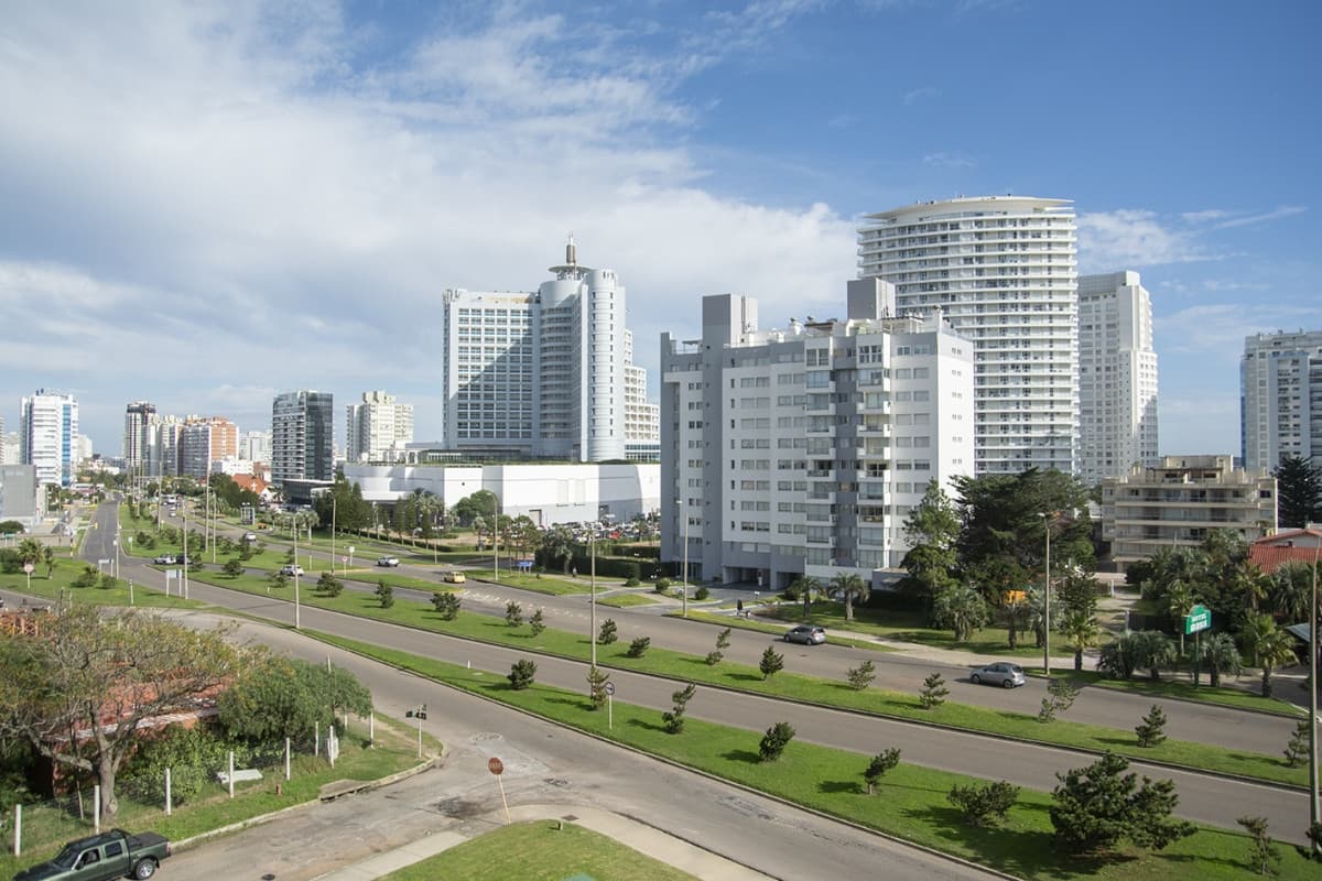 Venta apartamento 2 dormitorios. Playa mansa, Punta del Este.