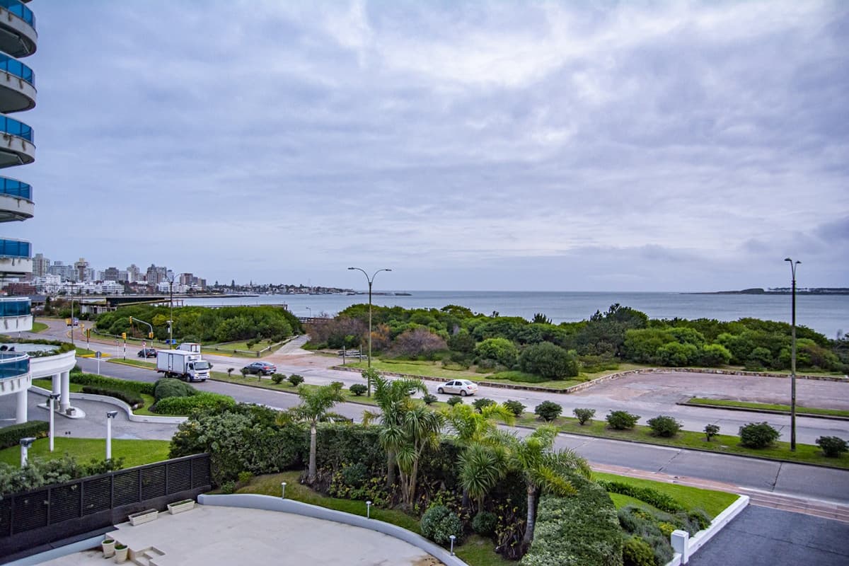 Beverly Tower, espectacular departamento en venta frente al mar. Torre Emblematica