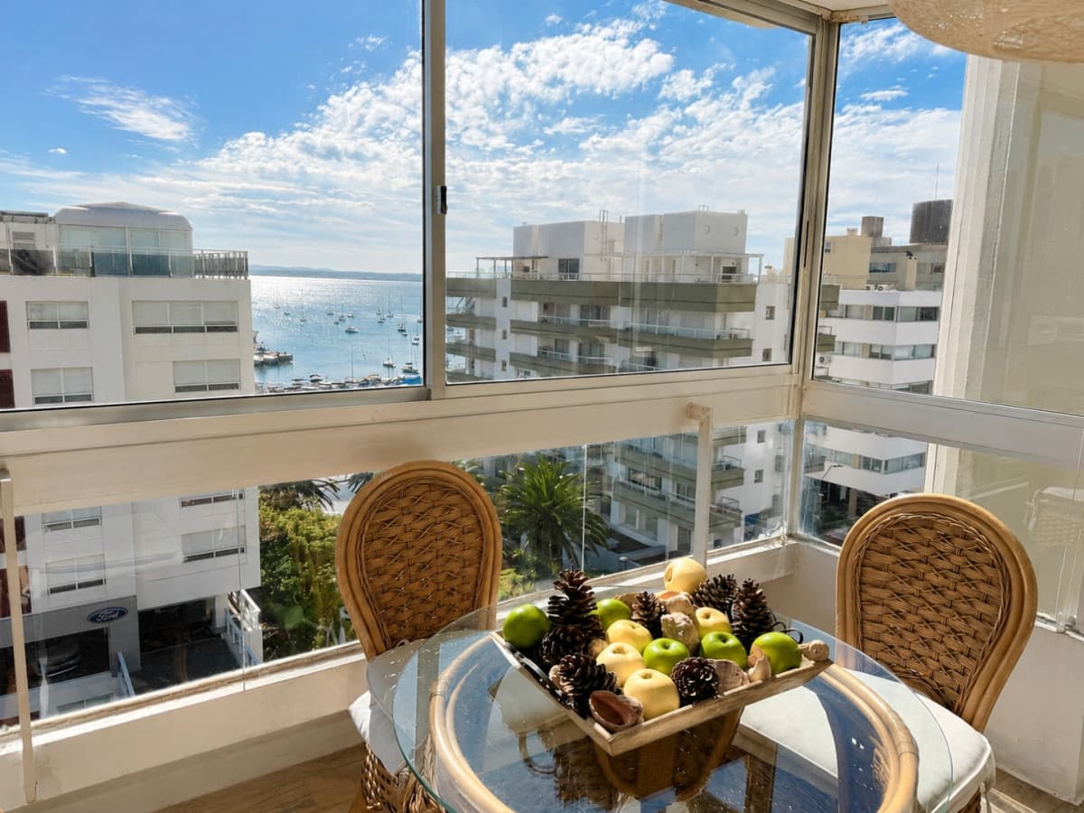 Vende Apartamento en Península - Punta del Este de 3 dormitorios.
