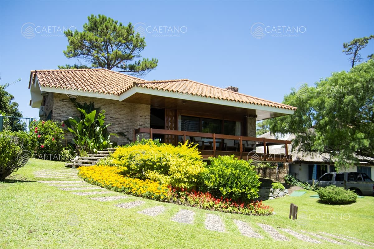 Hermosa casa en venta a pocos metros del mar.