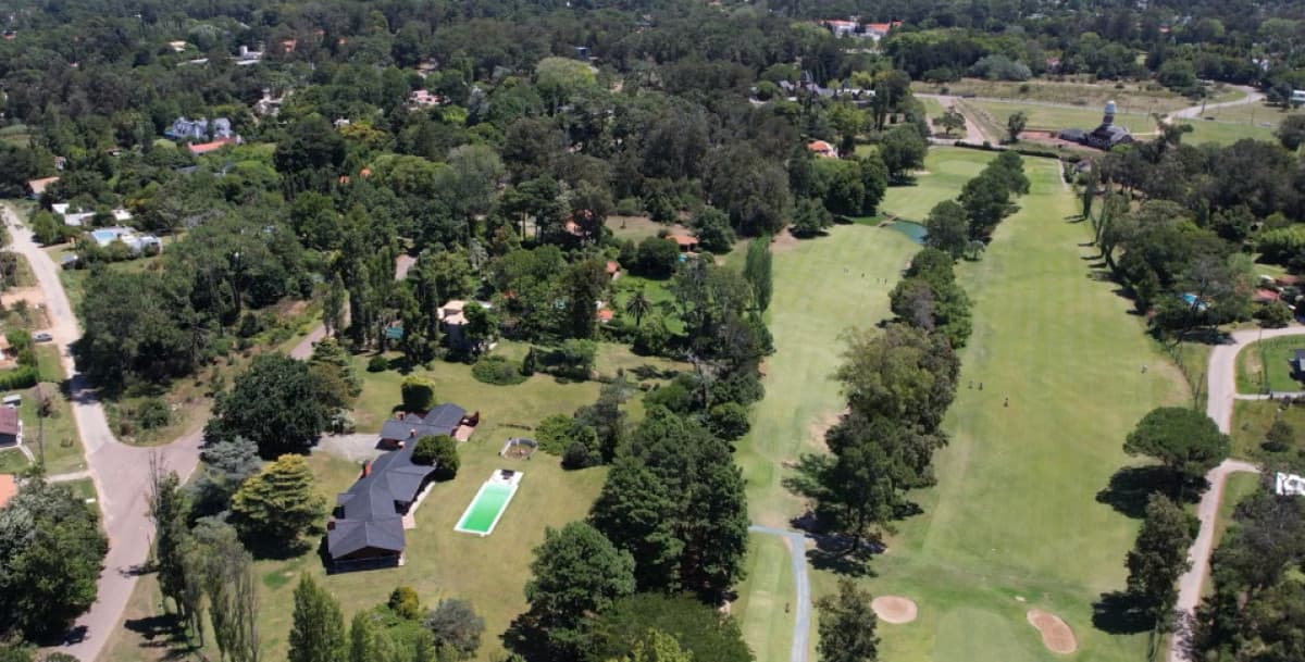 Casa en venta con vista a agradable entorno.