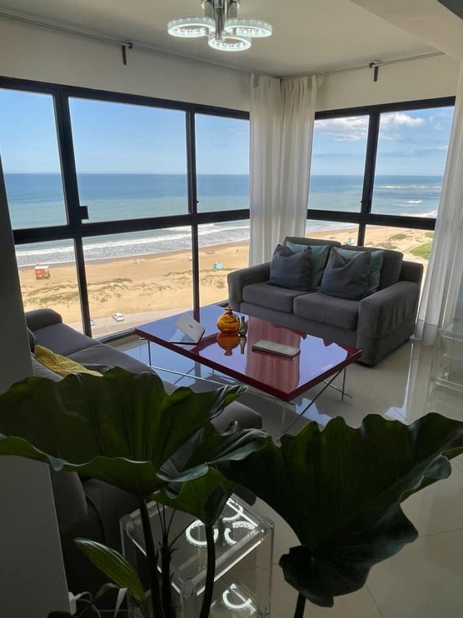 PUNTA DEL ESTE BRAVA PRIMERA LINEA 3 DORMITORIOS SERVICIOS