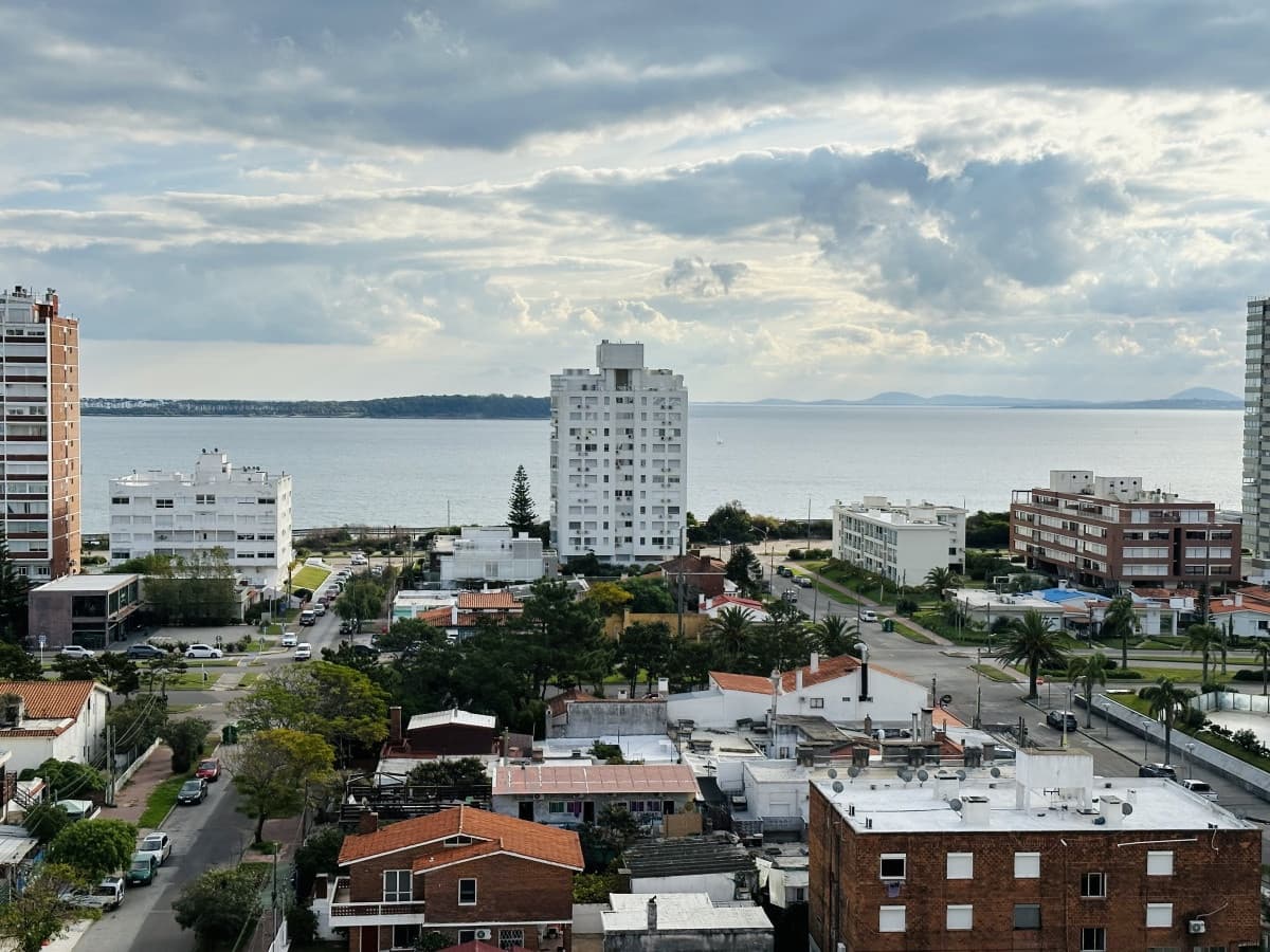 Apartamento en venta de dos dormitorios en Punta del Este