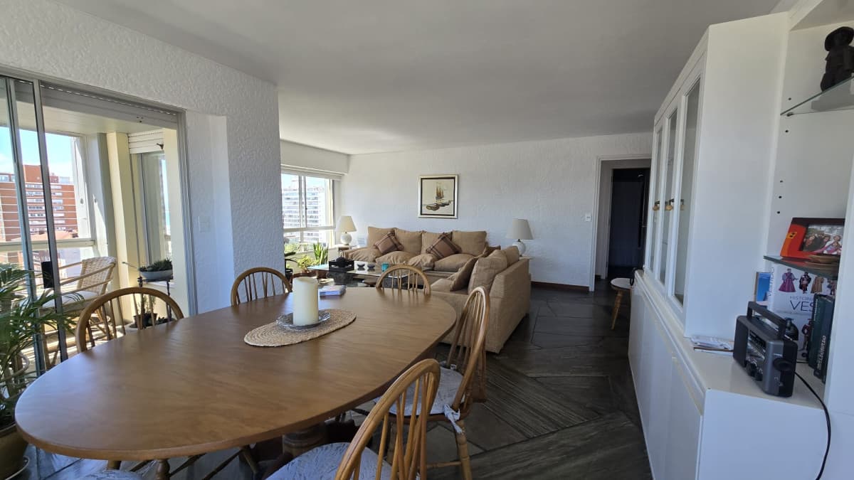 Apartamento en venta de 3 dormitorios en Punta del Este