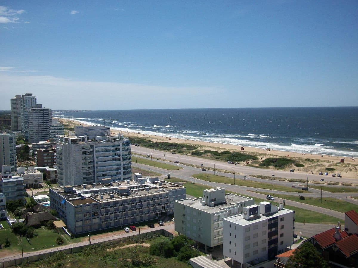 Venta apartamento 3 dormitorios. Playa brava, Punta del Este