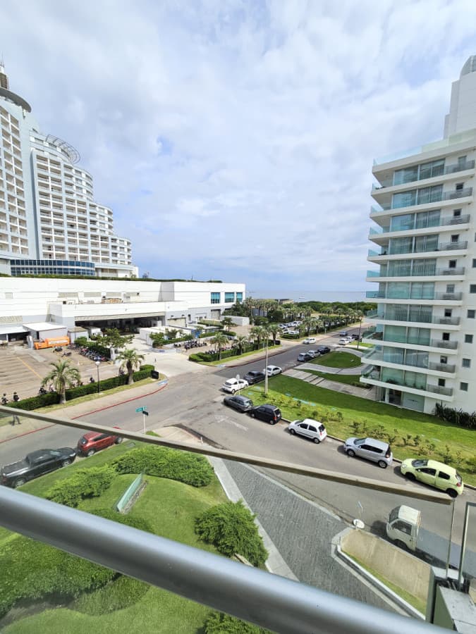 Venta apartamento 2 dormitorios. Playa mansa, Punta del Este.