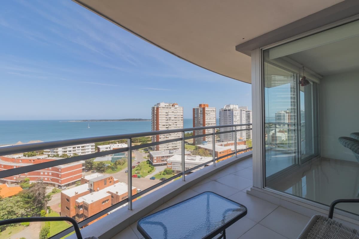 ALQUILER ANUAL DEPARTAMENTO 2 DORMITORIOS EN SUITE + SERVICIO - PUNTA DEL ESTE