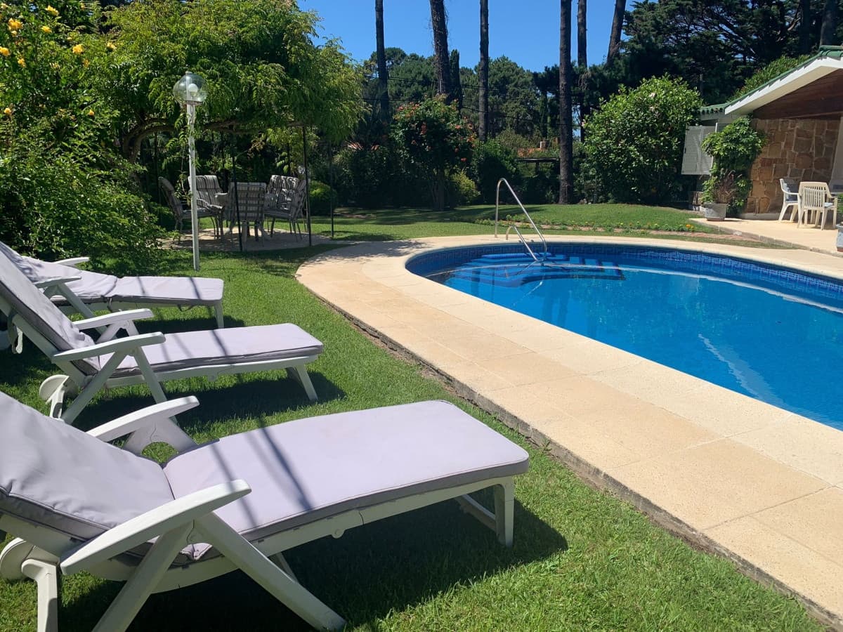 Oportunidad Casa a la Venta 4 dorm, piscina, barbacoa y Dep de servicio