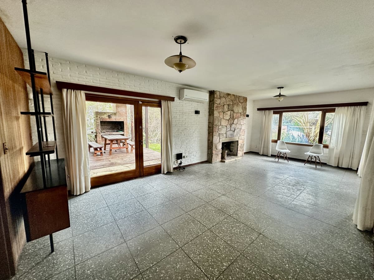 Muy linda casa en paradas de la mansa a 200 ms del mar!