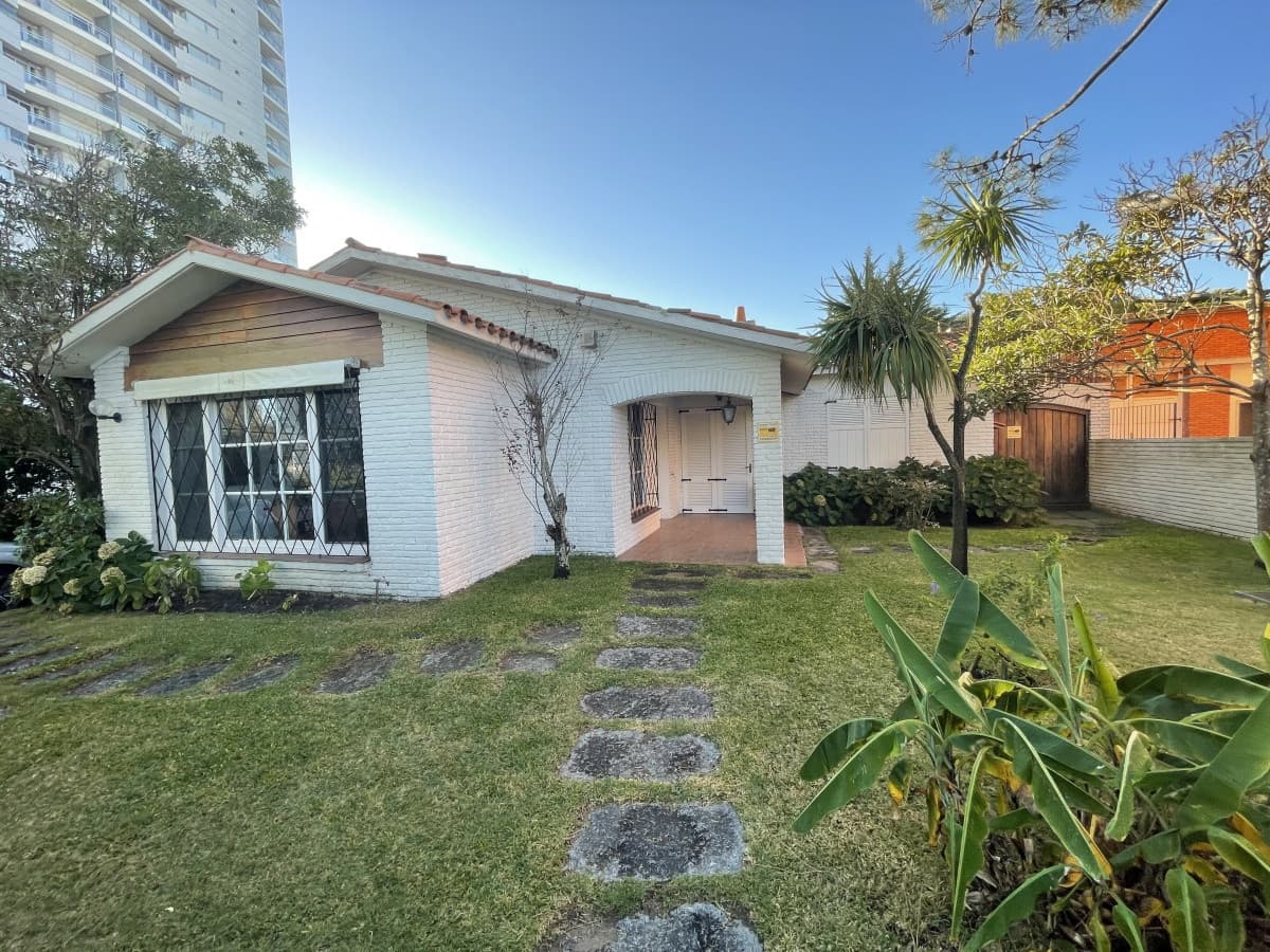 Chalet tradicional a 200 metros del mar - zona apta comercio