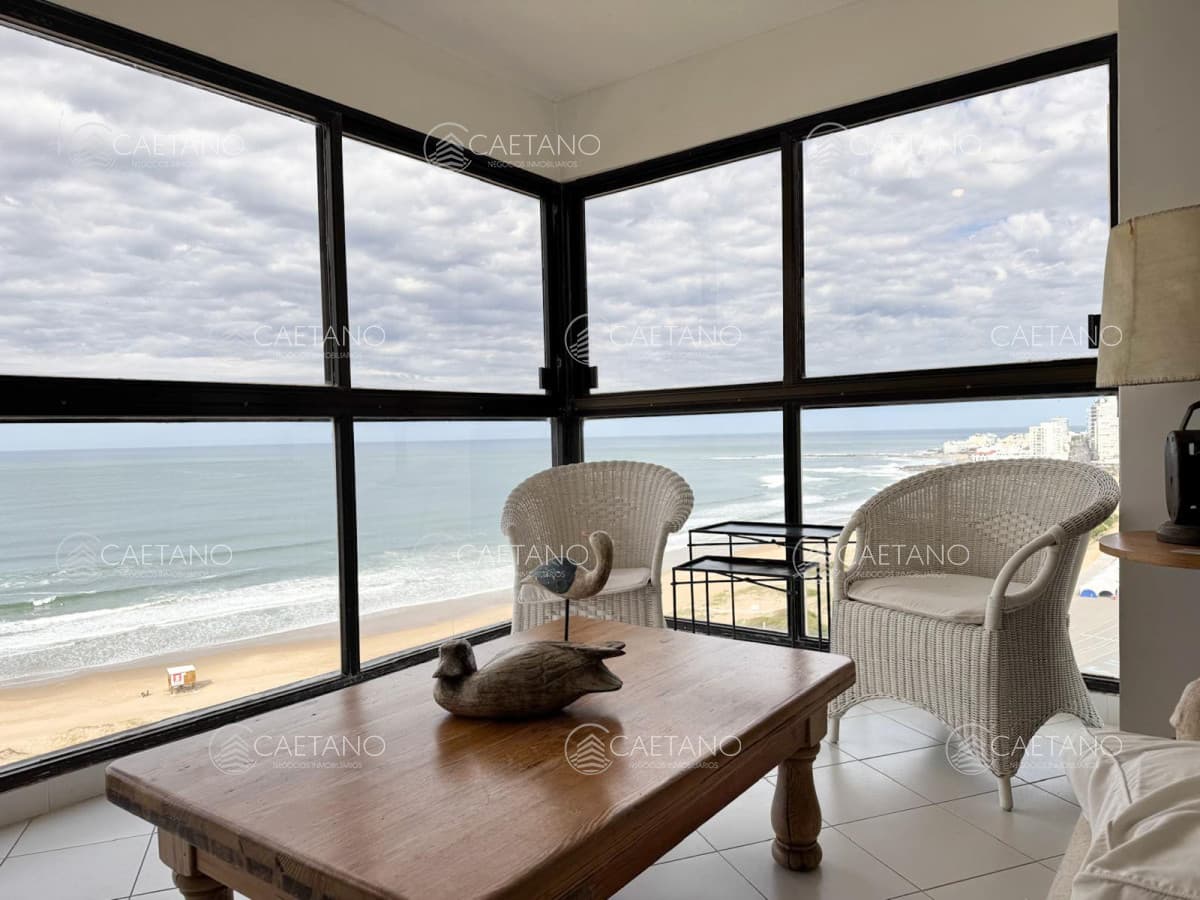 Venta apartamento 3 dormitorios. Playa brava, Punta del Este.