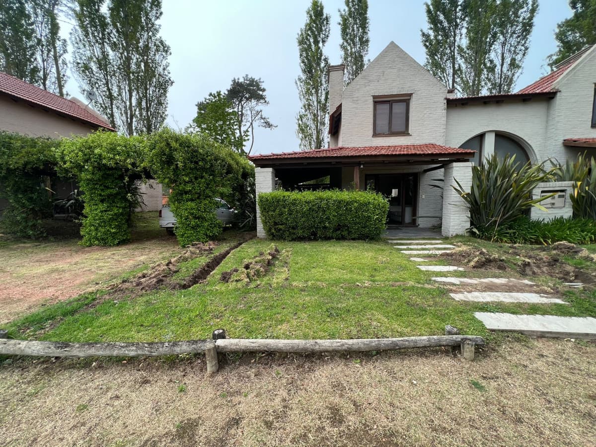 venta de casa en barrio privado dos dormitorios pinares